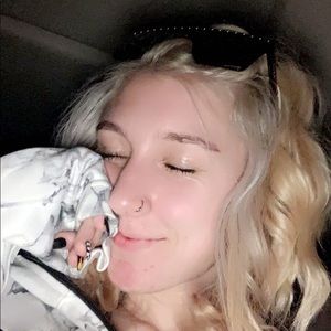 Meet your Posher, Alexis